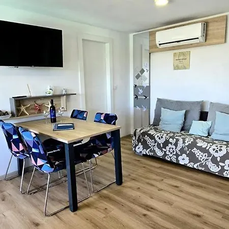 House Beta, A Romantic Hideaway In An Olive Grove By The Sea, Swimming Pool, Jacuzzi & Playground, Pomer Dom wakacyjny Pula