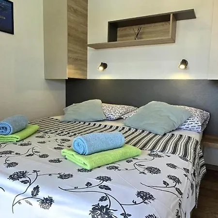 House Beta, A Romantic Hideaway In An Olive Grove By The Sea, Swimming Pool, Jacuzzi & Playground, Pomer Vikendica Pula