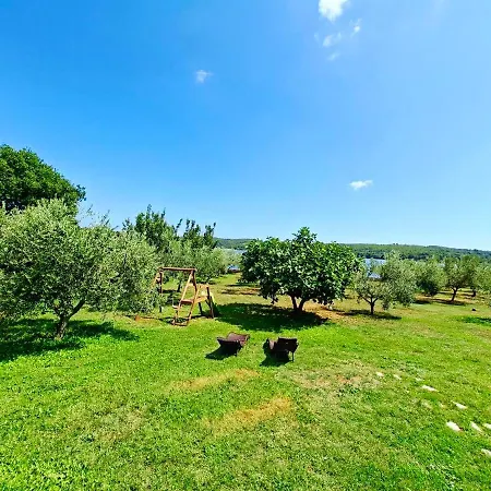 House Beta, A Romantic Hideaway In An Olive Grove By The Sea, Swimming Pool, Jacuzzi & Playground, Pomer Dom wakacyjny Pula