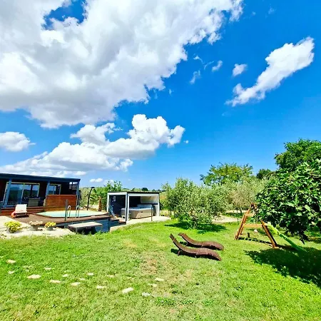 Ferienhaus House Beta, A Romantic Hideaway In An Olive Grove By The Sea, Swimming Pool, Jacuzzi & Playground, Pomer *