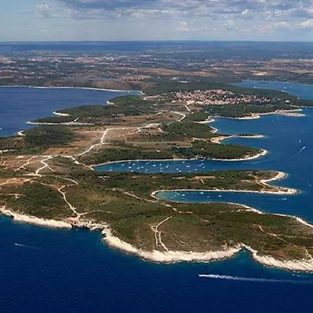 House Beta, A Romantic Hideaway In An Olive Grove By The Sea, Swimming Pool, Jacuzzi & Playground, Pomer Pula