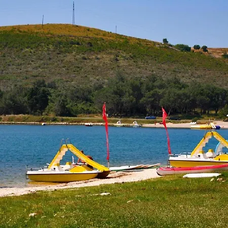 Ferienhaus House Beta, A Romantic Hideaway In An Olive Grove By The Sea, Swimming Pool, Jacuzzi & Playground, Pomer Pula