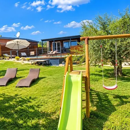 Vikendica House Beta, A Romantic Hideaway In An Olive Grove By The Sea, Swimming Pool, Jacuzzi & Playground, Pomer