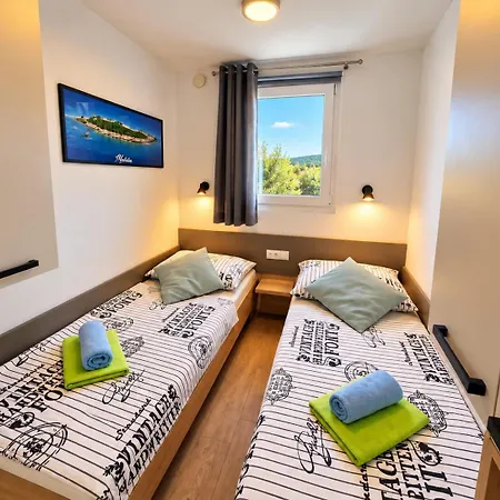 House Beta, A Romantic Hideaway In An Olive Grove By The Sea, Swimming Pool, Jacuzzi & Playground, Pomer * Pula