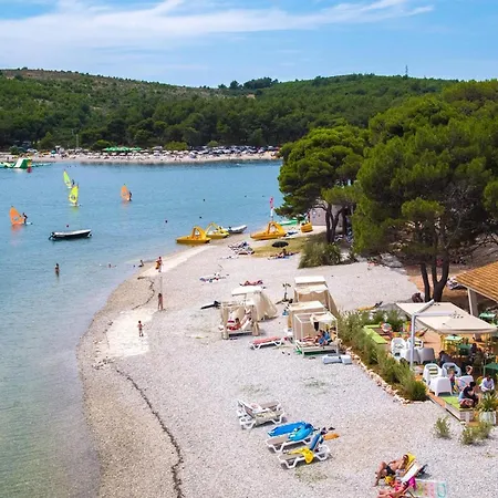 Vikendica House Beta, A Romantic Hideaway In An Olive Grove By The Sea, Swimming Pool, Jacuzzi & Playground, Pomer Pula